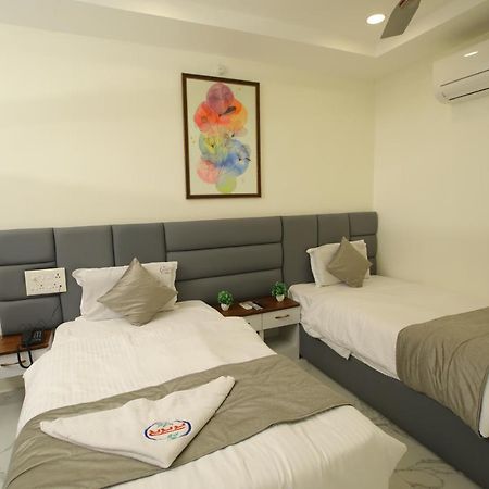 Radha Rani Residency Hotel Khammam ภายนอก รูปภาพ