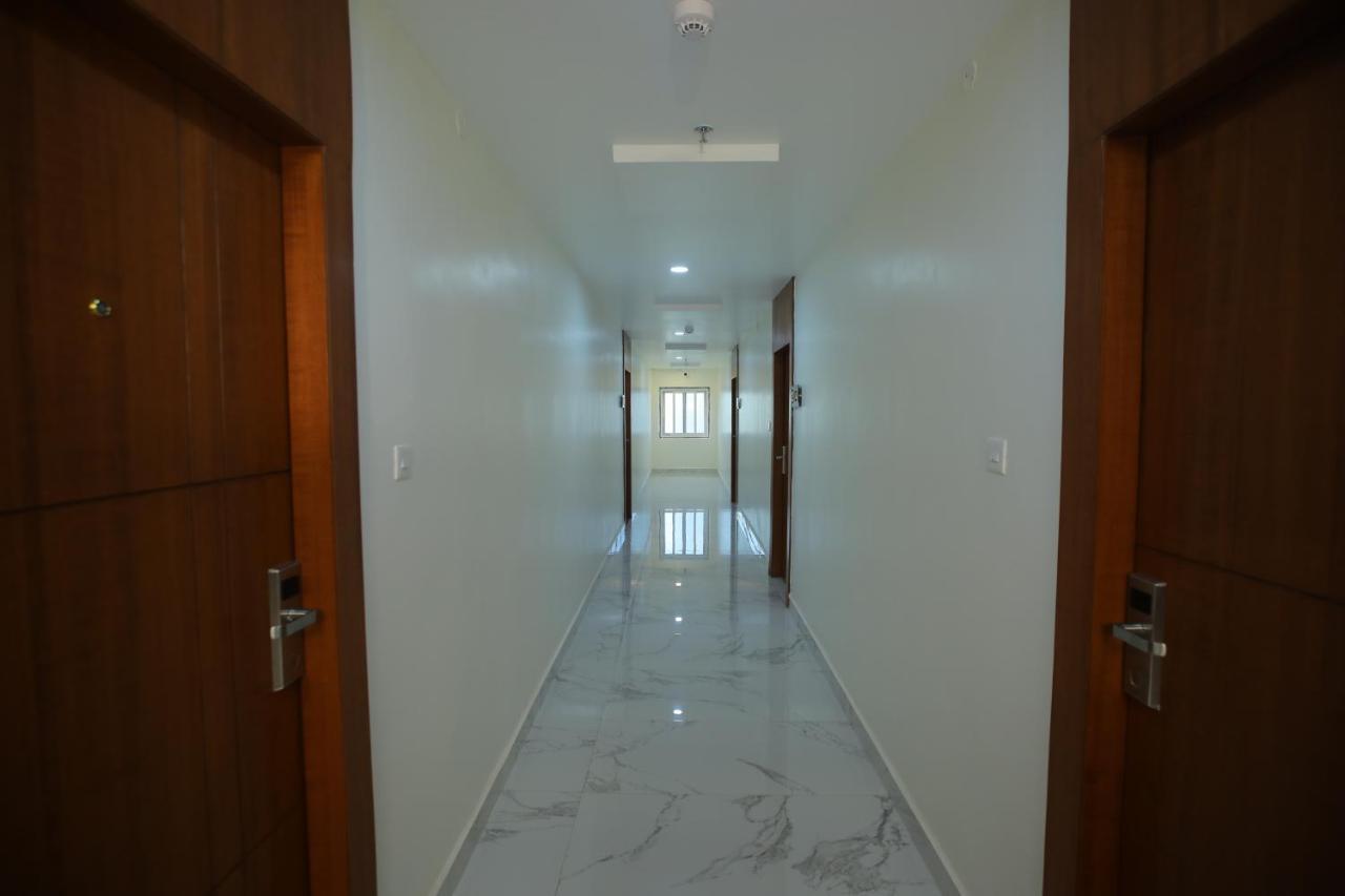Radha Rani Residency Hotel Khammam ภายนอก รูปภาพ