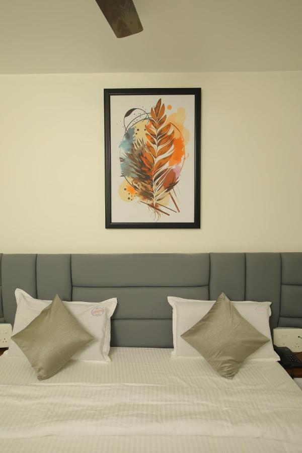 Radha Rani Residency Hotel Khammam ภายนอก รูปภาพ
