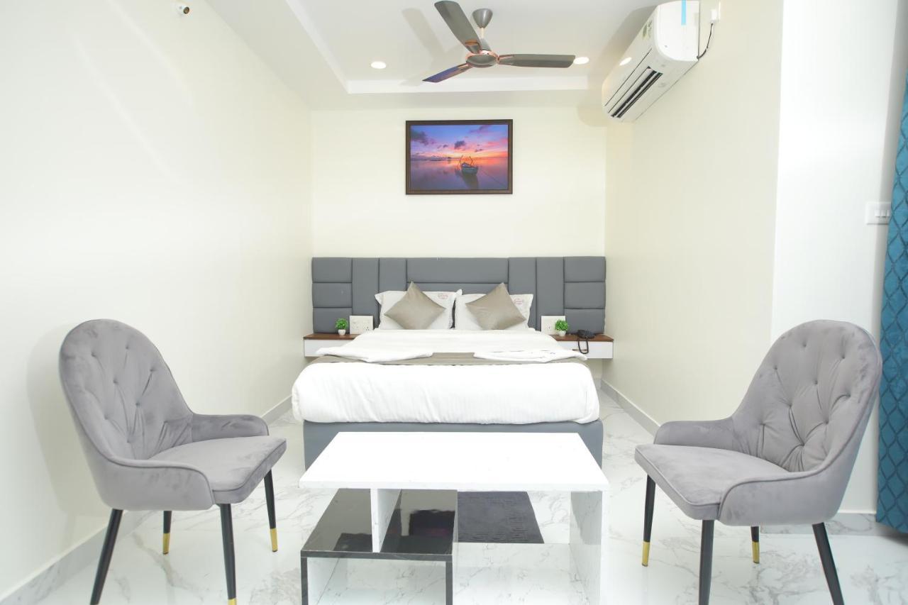 Radha Rani Residency Hotel Khammam ภายนอก รูปภาพ
