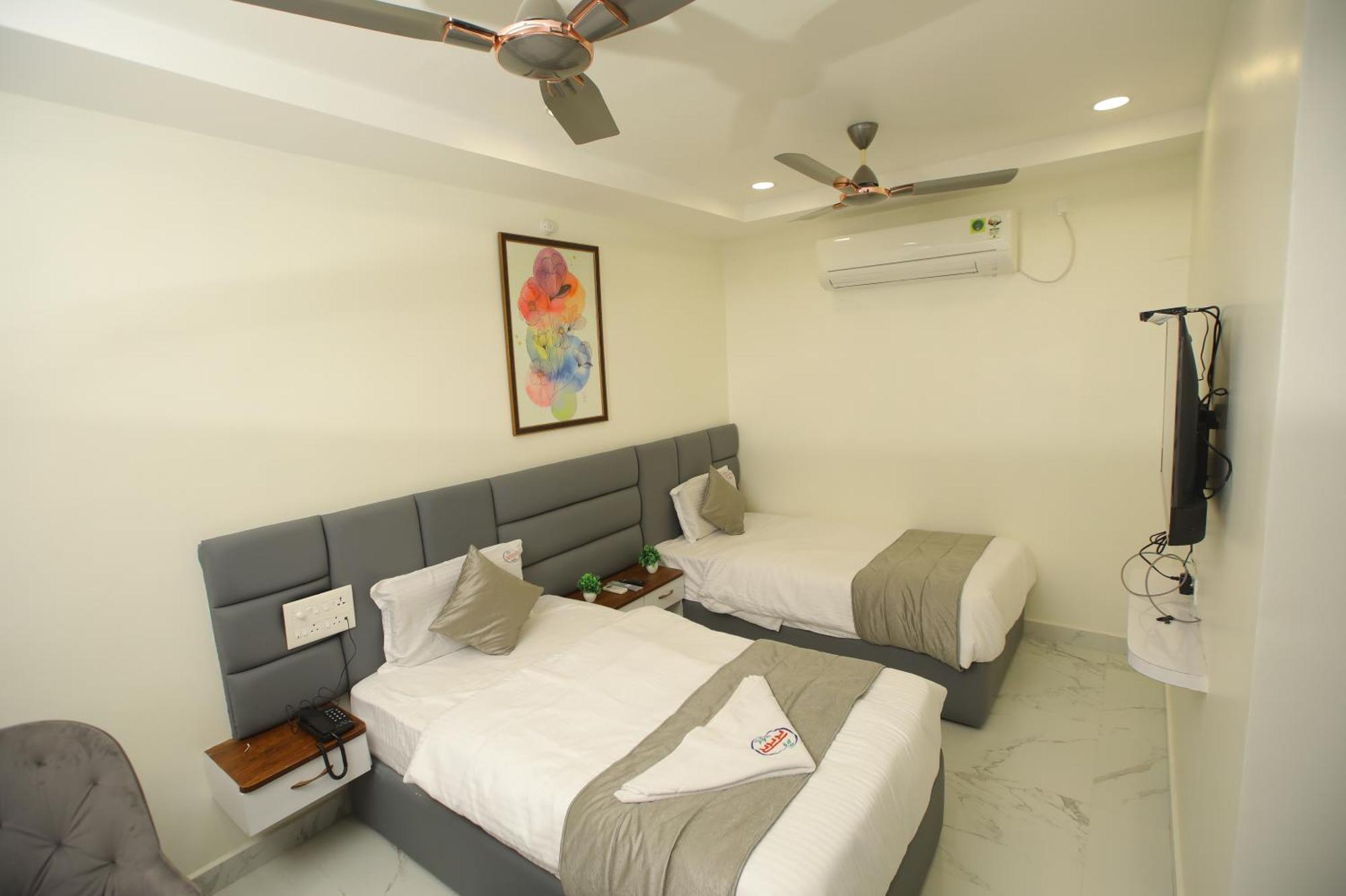 Radha Rani Residency Hotel Khammam ภายนอก รูปภาพ